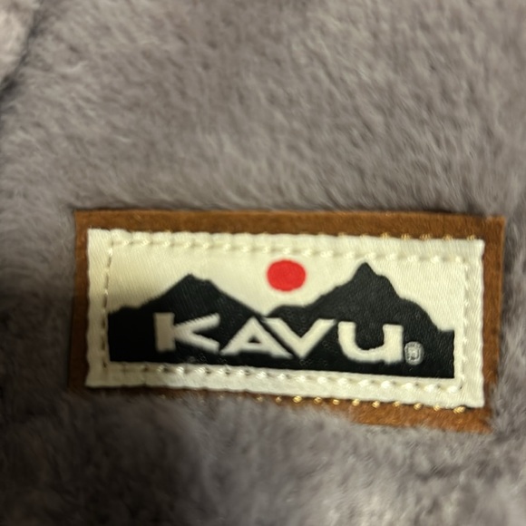 Kavu Fuzzy Gray Sling Bag (givie 2) - Picture 2 of 10